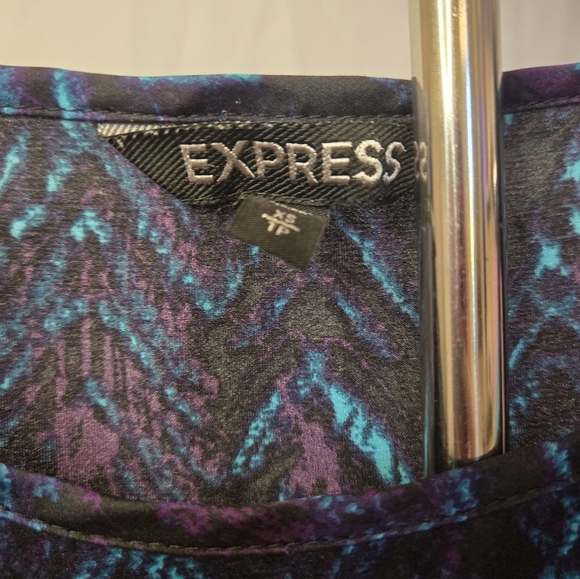 Express XS Women’s Chevron Print Short Sleeve Blouse Top - Picture 2 of 5